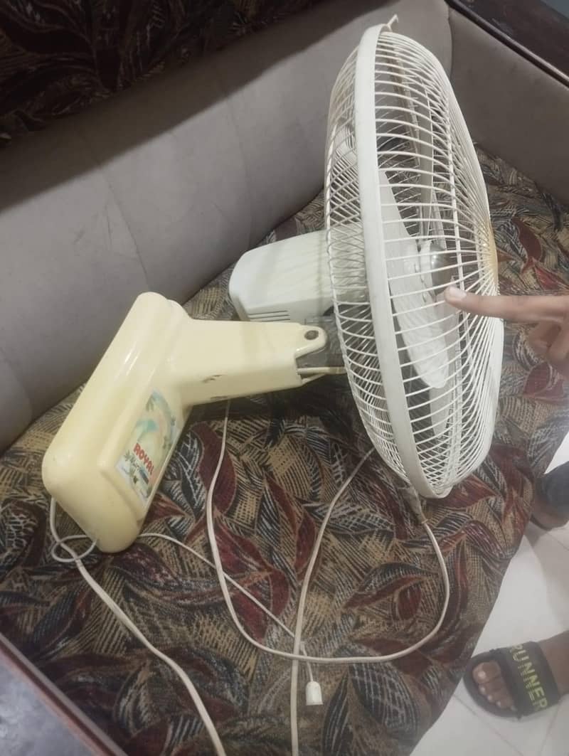 Royal Bracket Fan 1