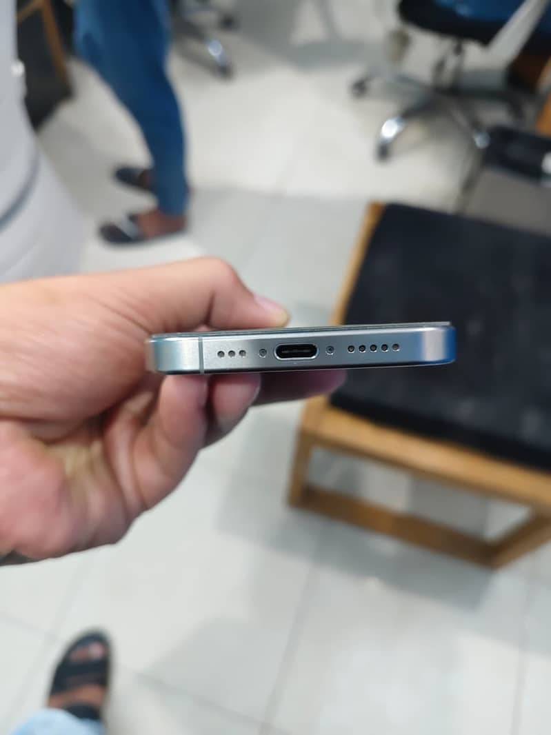 Apple iPhone 15 Pro 3