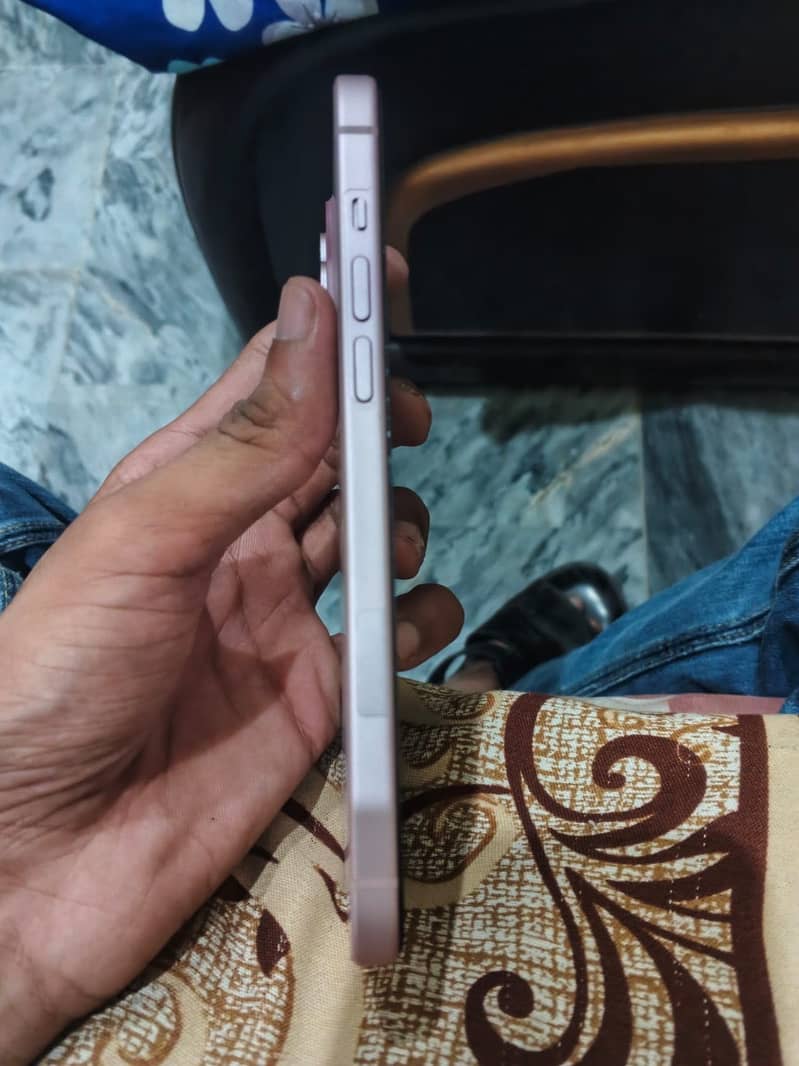 Apple iPhone 15 plus 0