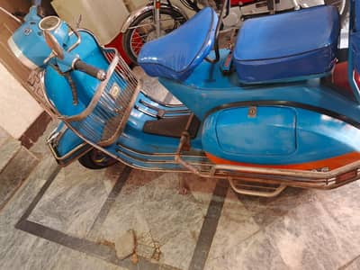 vespa Scooter 1983  New Body Land-