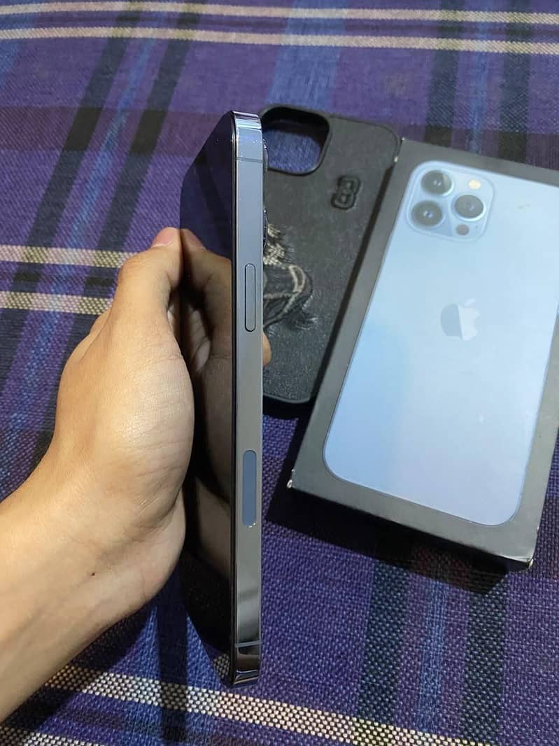 Apple iPhone 13 Pro Max 2