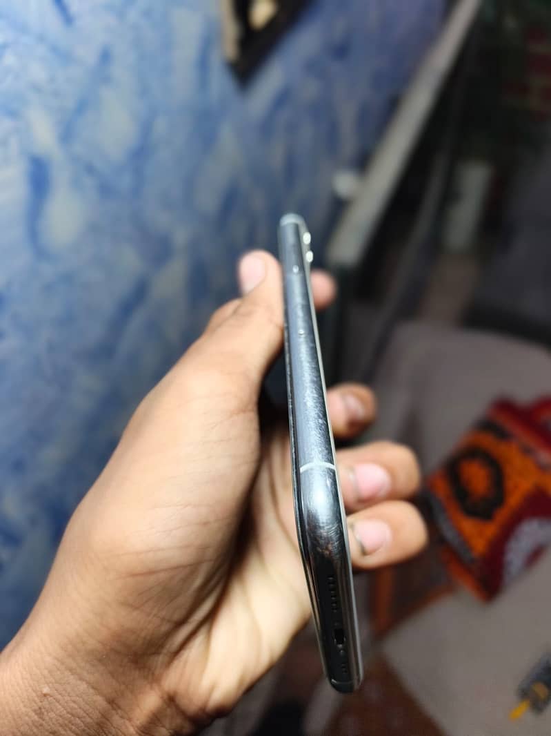 Apple iPhone 11 Pro 2