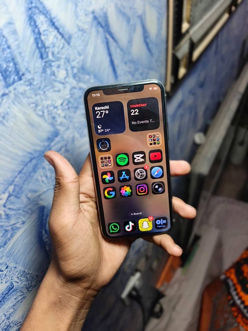 Apple iPhone 11 Pro 4