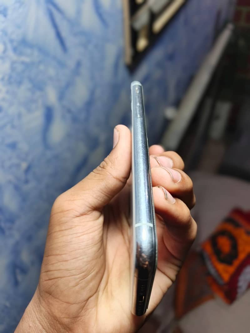 Apple iPhone 11 Pro 6