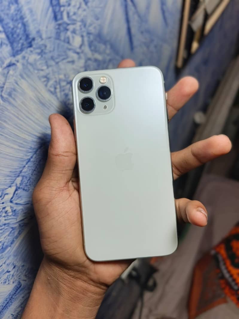 Apple iPhone 11 Pro 9