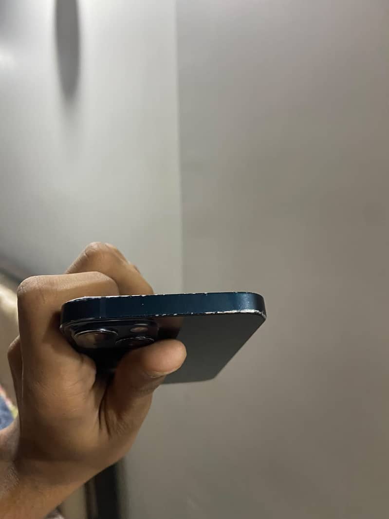 Apple iPhone 13 2