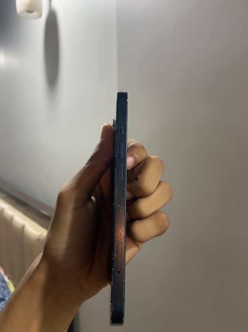 Apple iPhone 13 5