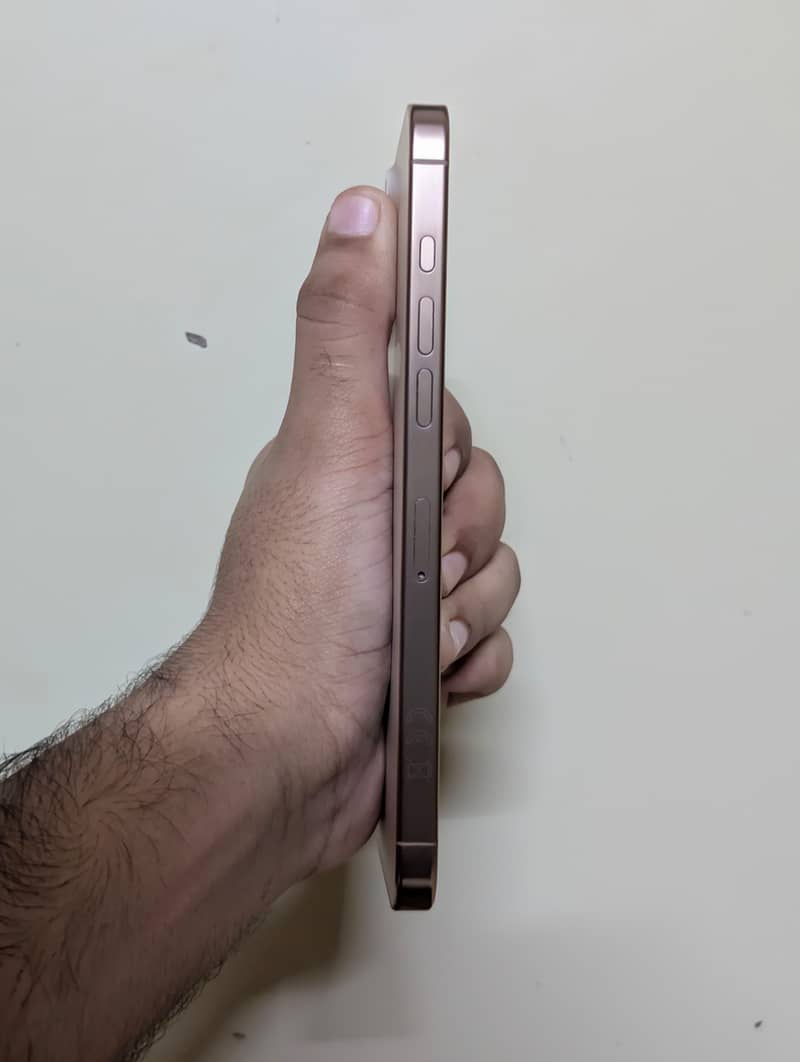 Apple iPhone 16 Pro Max 1