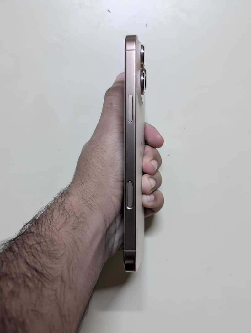 Apple iPhone 16 Pro Max 5