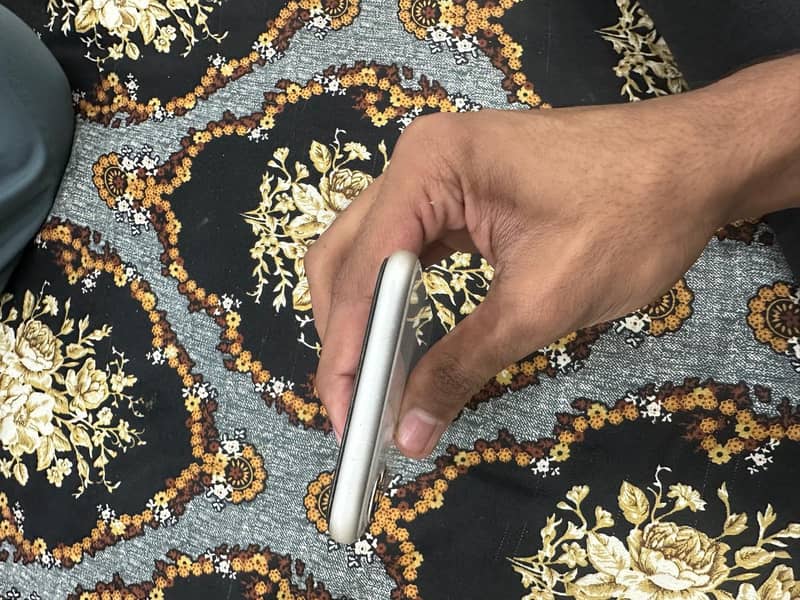 Apple iPhone 11 3