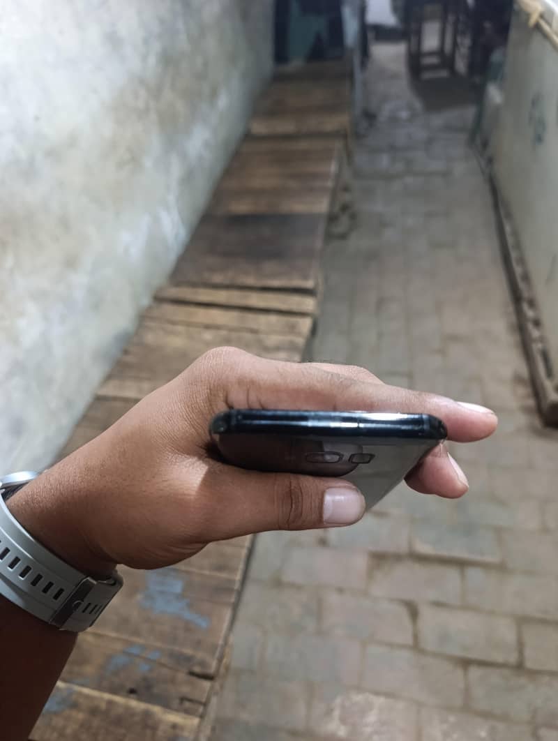 Samsung Mobile S8 Plus 4