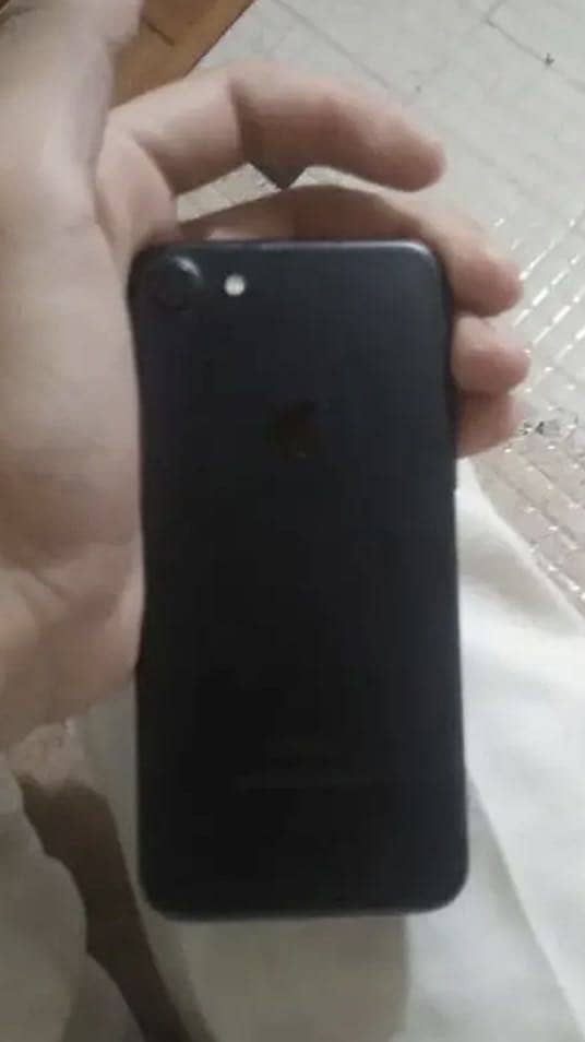 Apple iPhone 7 3