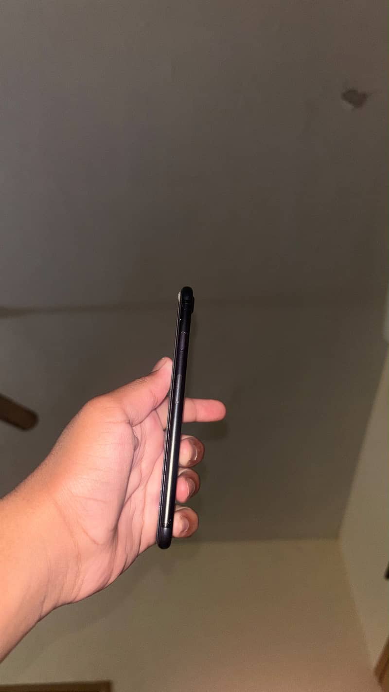 Apple iPhone 7 2