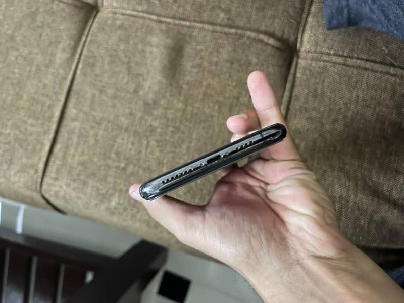Apple iPhone 11 Pro Max 2