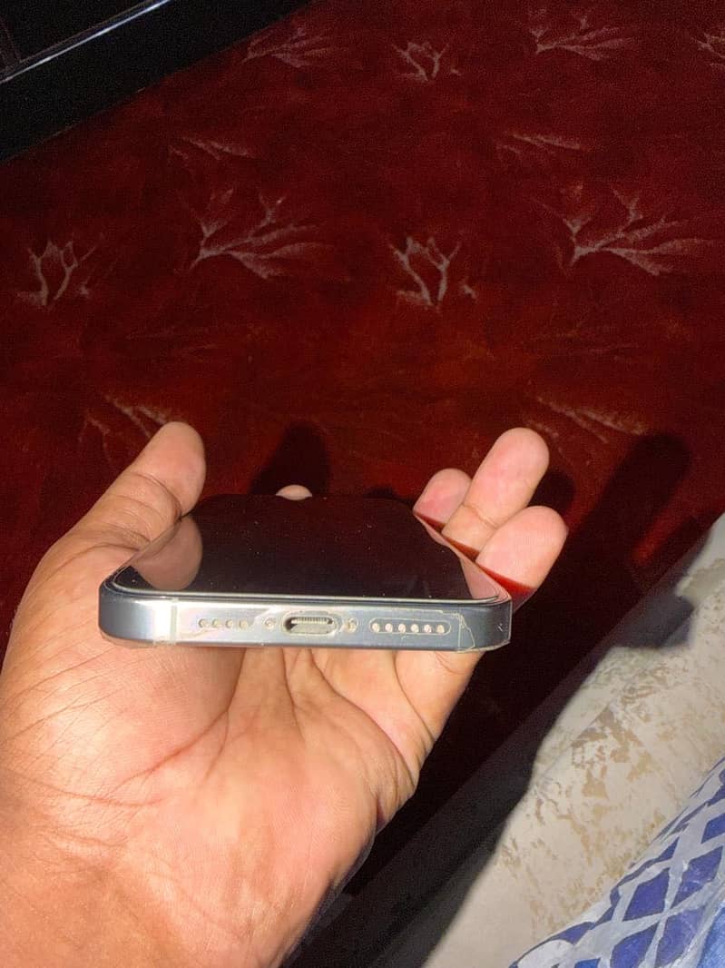 Apple iPhone 15 Pro Max 3