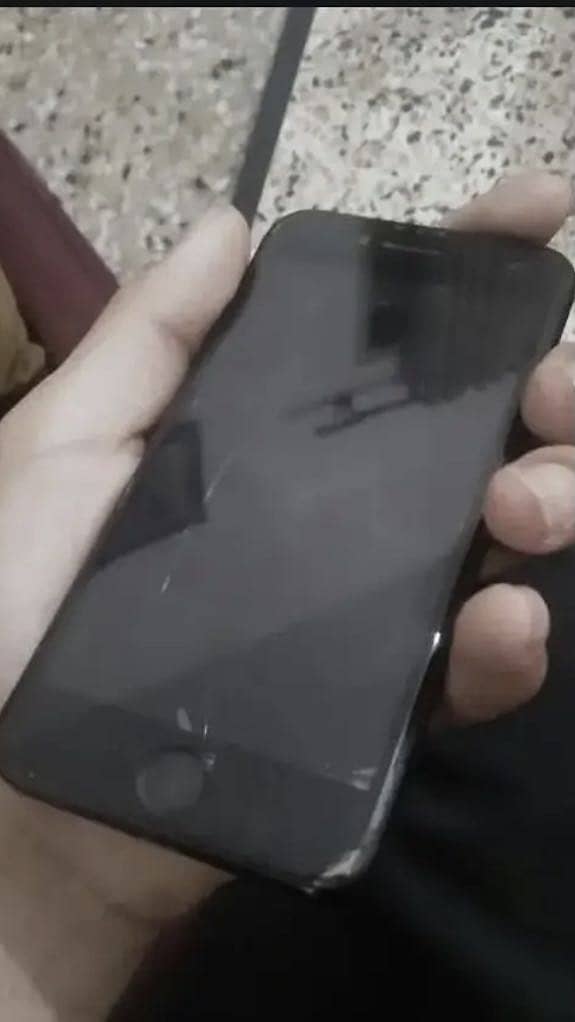 Apple iPhone 7 0