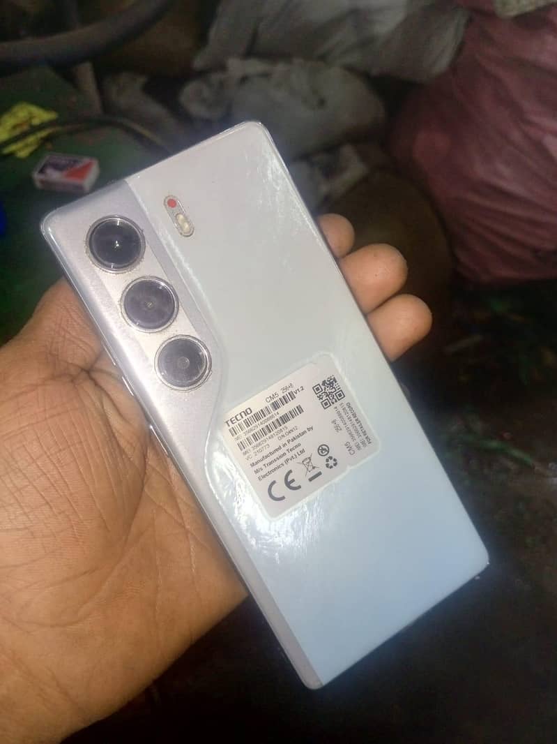 Tecno CAMON 40 Pro 1