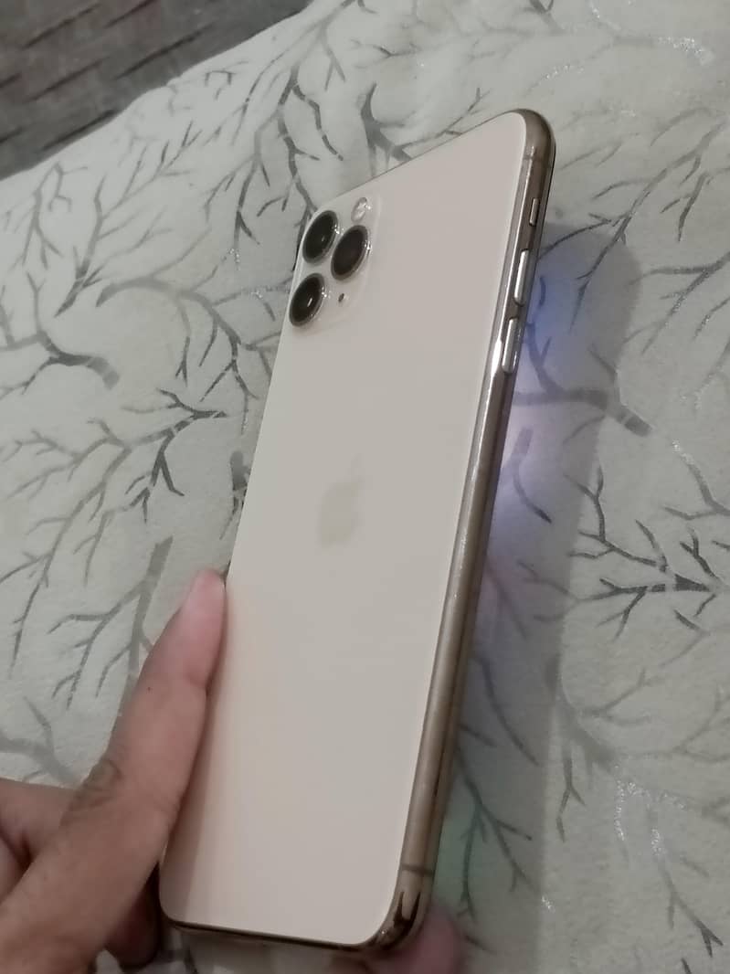 Apple iPhone 11 Pro Max 3