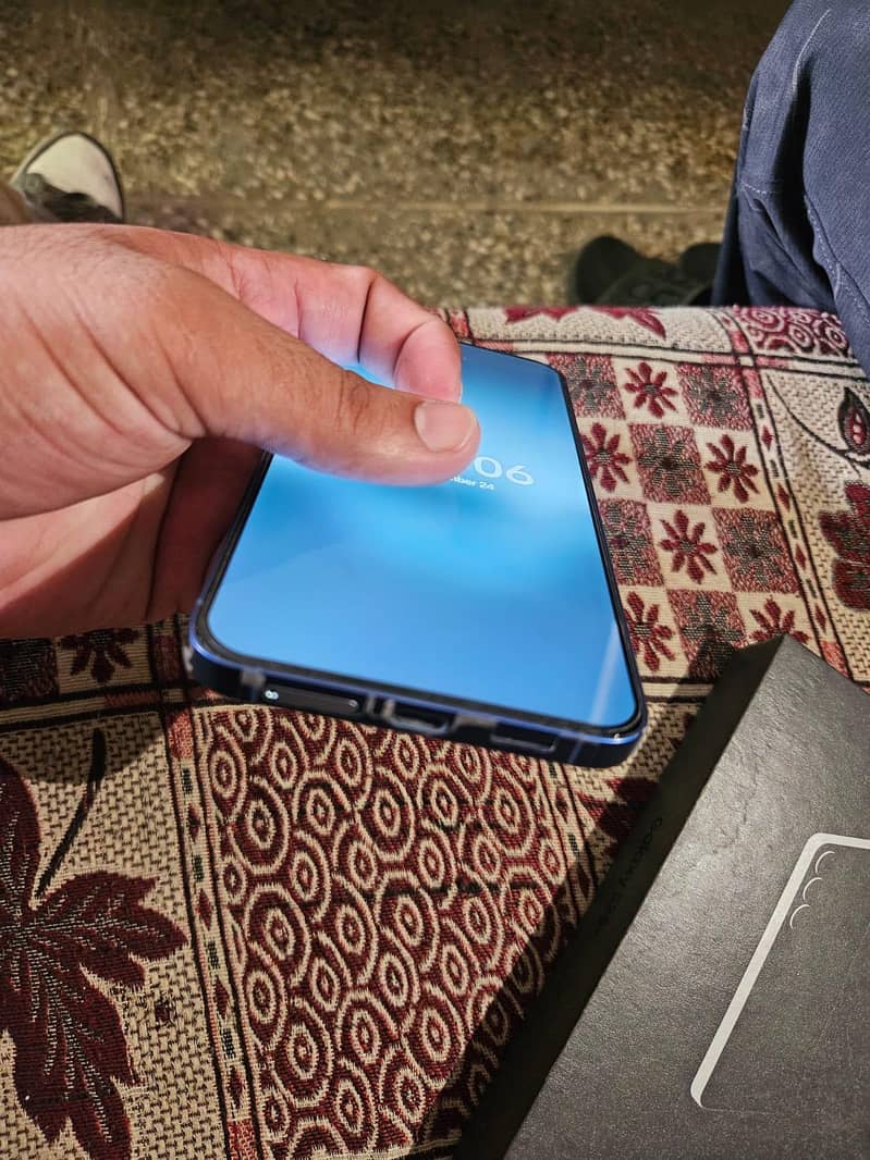 Samsung Mobile S25 Plus 4