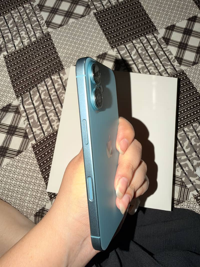 Apple iPhone 16 1