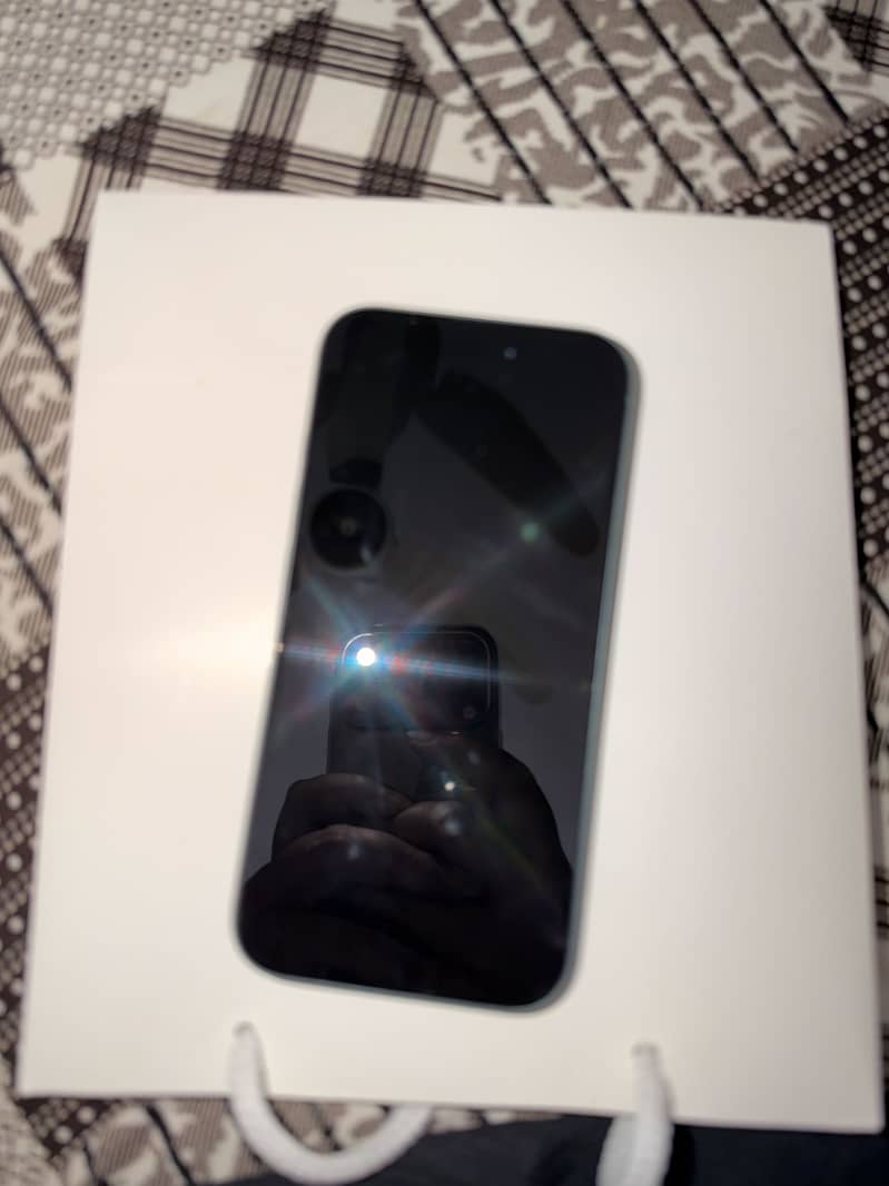 Apple iPhone 16 3