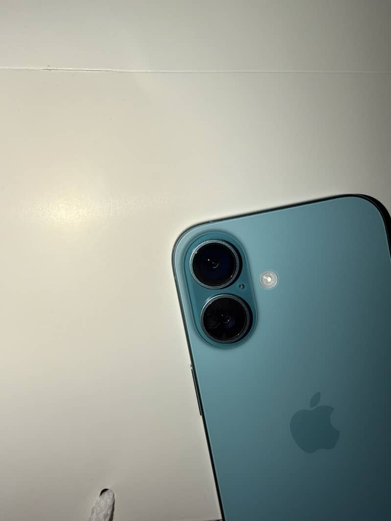 Apple iPhone 16 4
