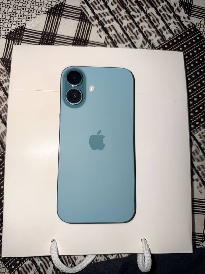 Apple iPhone 16 6