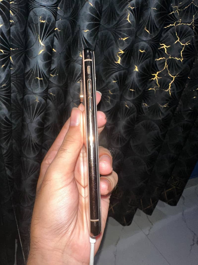 Apple iPhone X 3