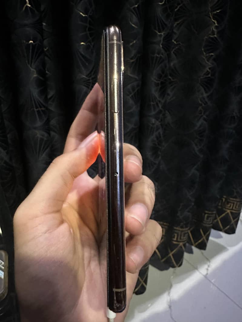 Apple iPhone X 4