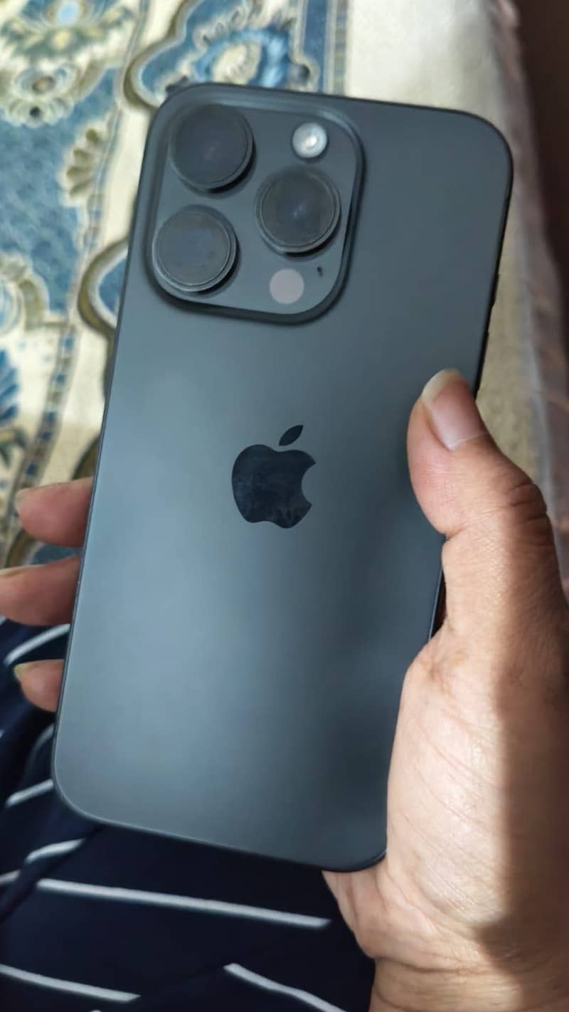Apple iPhone 15 Pro 3