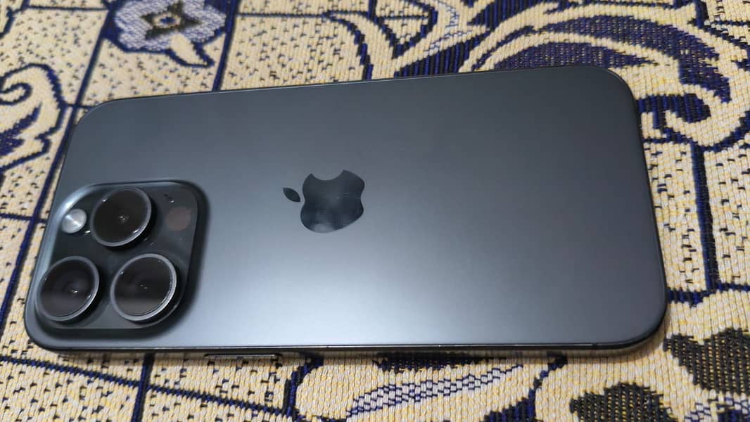 Apple iPhone 15 Pro 4