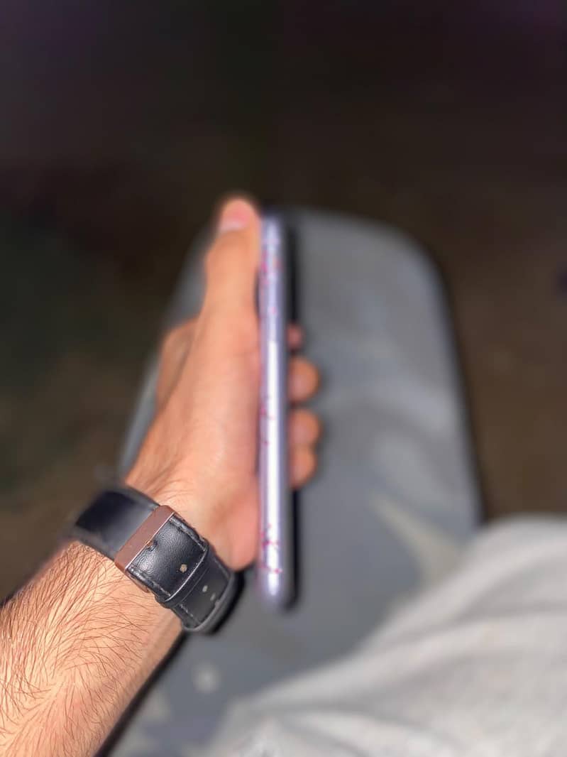Apple iPhone 11 4