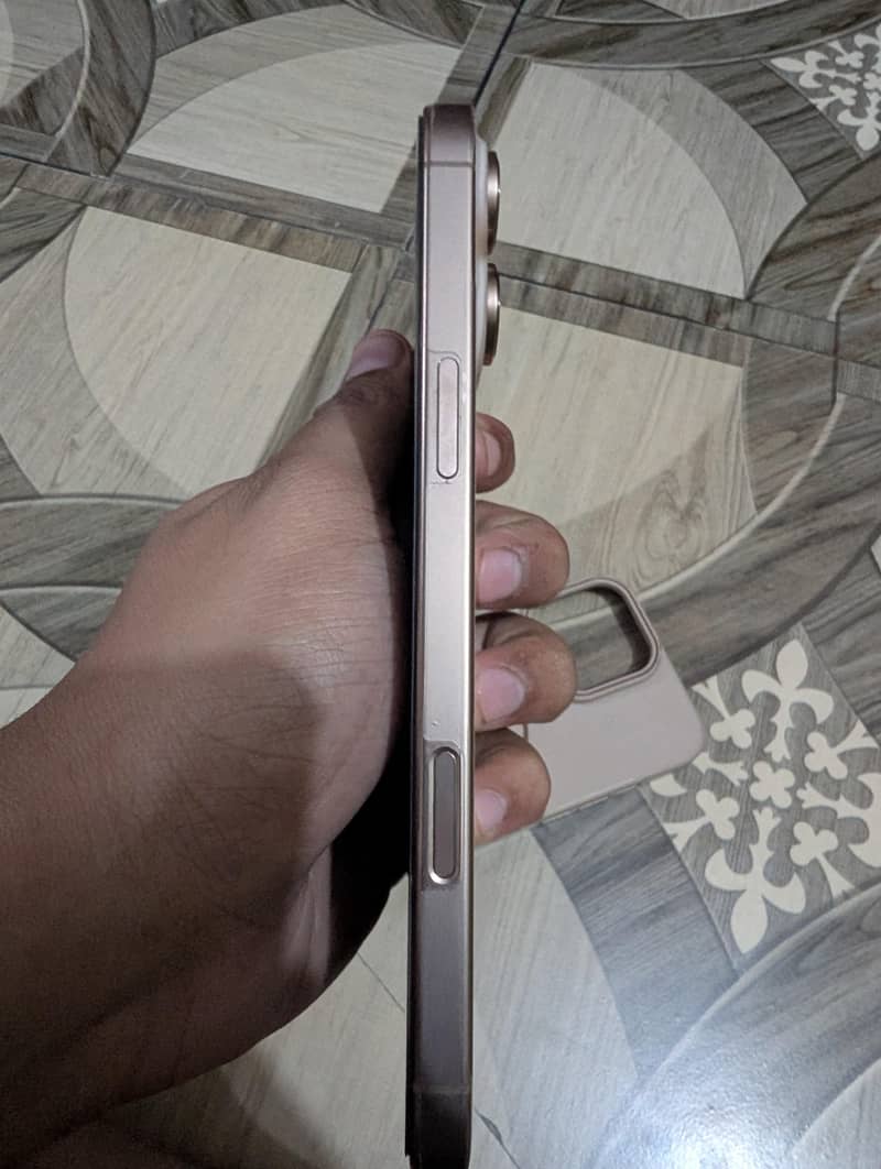 Apple iPhone 16 Pro Max 3