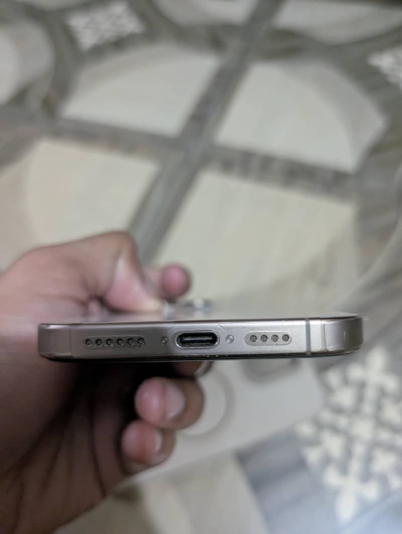 Apple iPhone 16 Pro Max 5