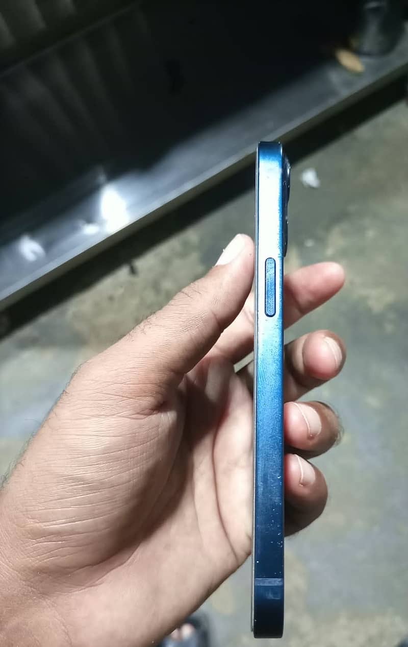 Apple iPhone 13 0
