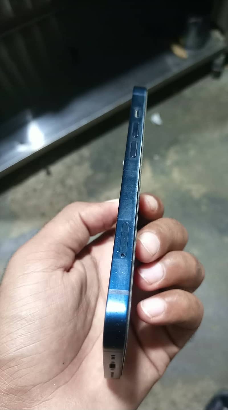 Apple iPhone 13 2