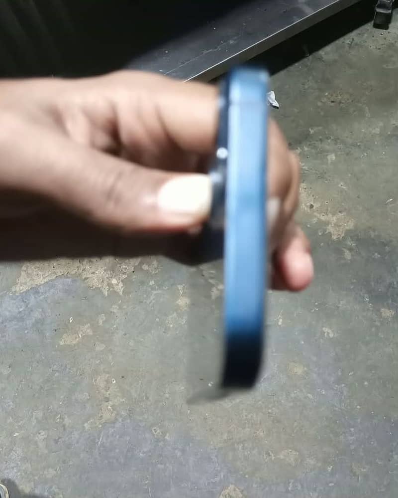 Apple iPhone 13 4