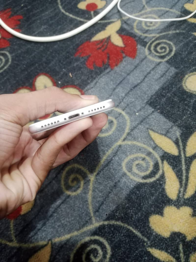 Apple iPhone 7 2