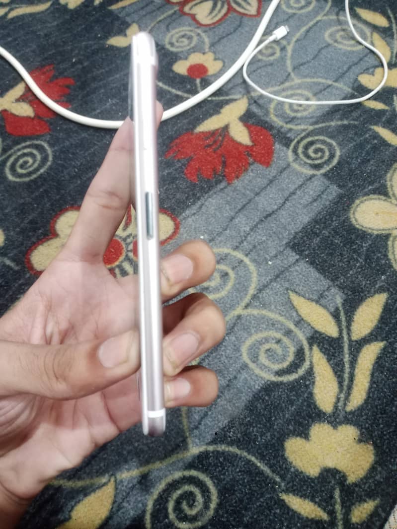 Apple iPhone 7 3