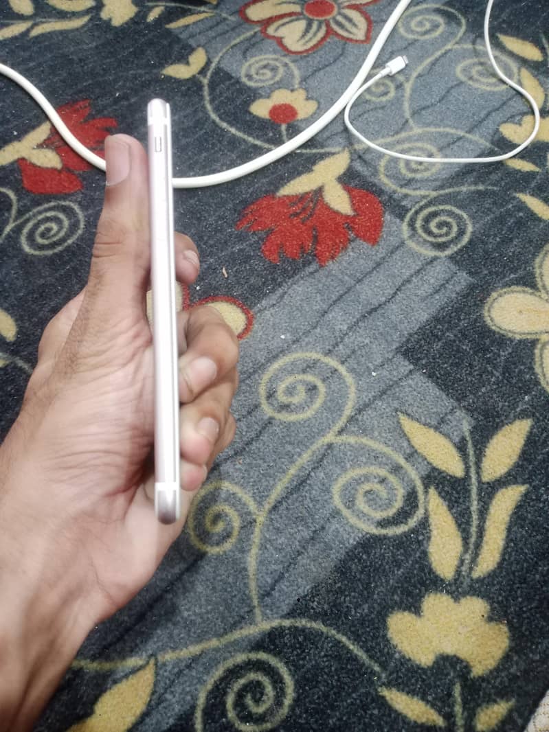 Apple iPhone 7 4