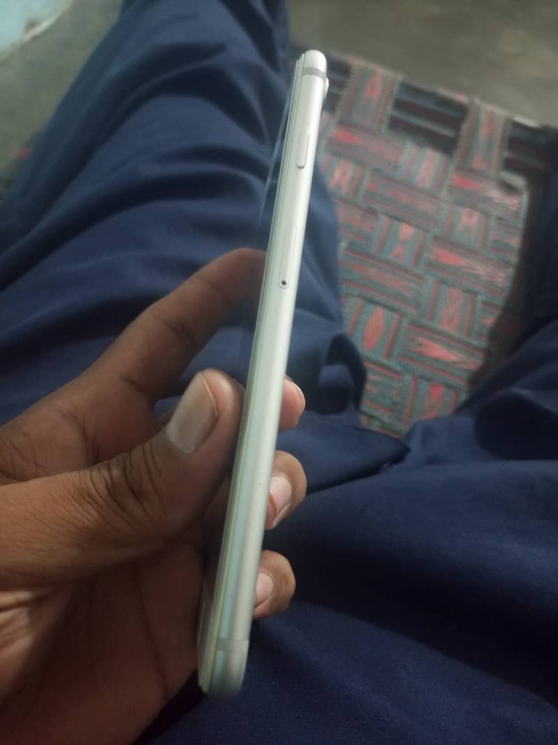 Apple iPhone 7 Plus 2