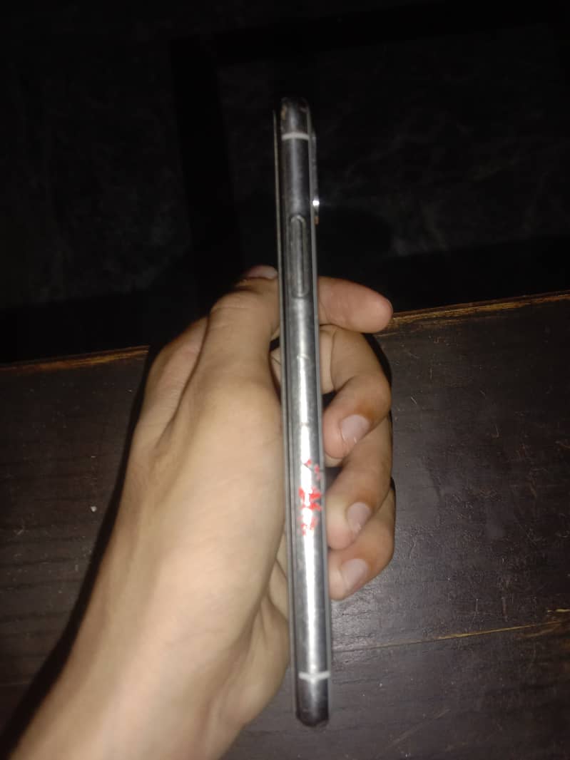 Apple iPhone X 4