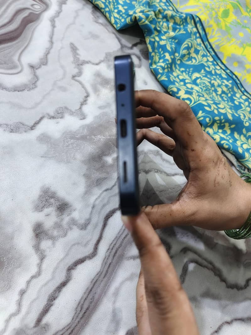 Samsung Mobile A06 4
