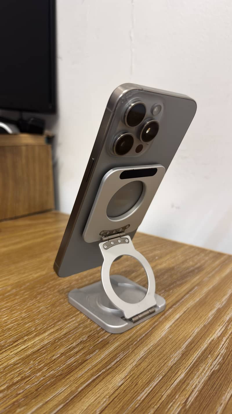Apple iPhone 15 Pro Max 2
