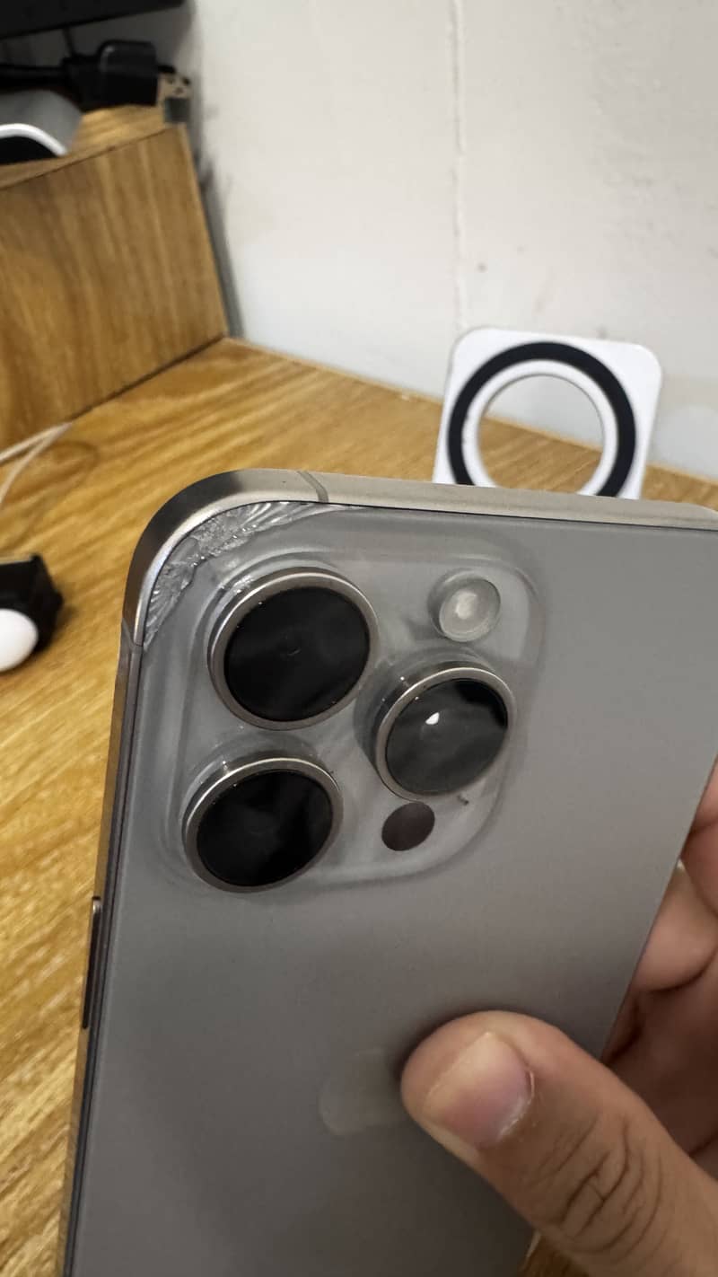Apple iPhone 15 Pro Max 4