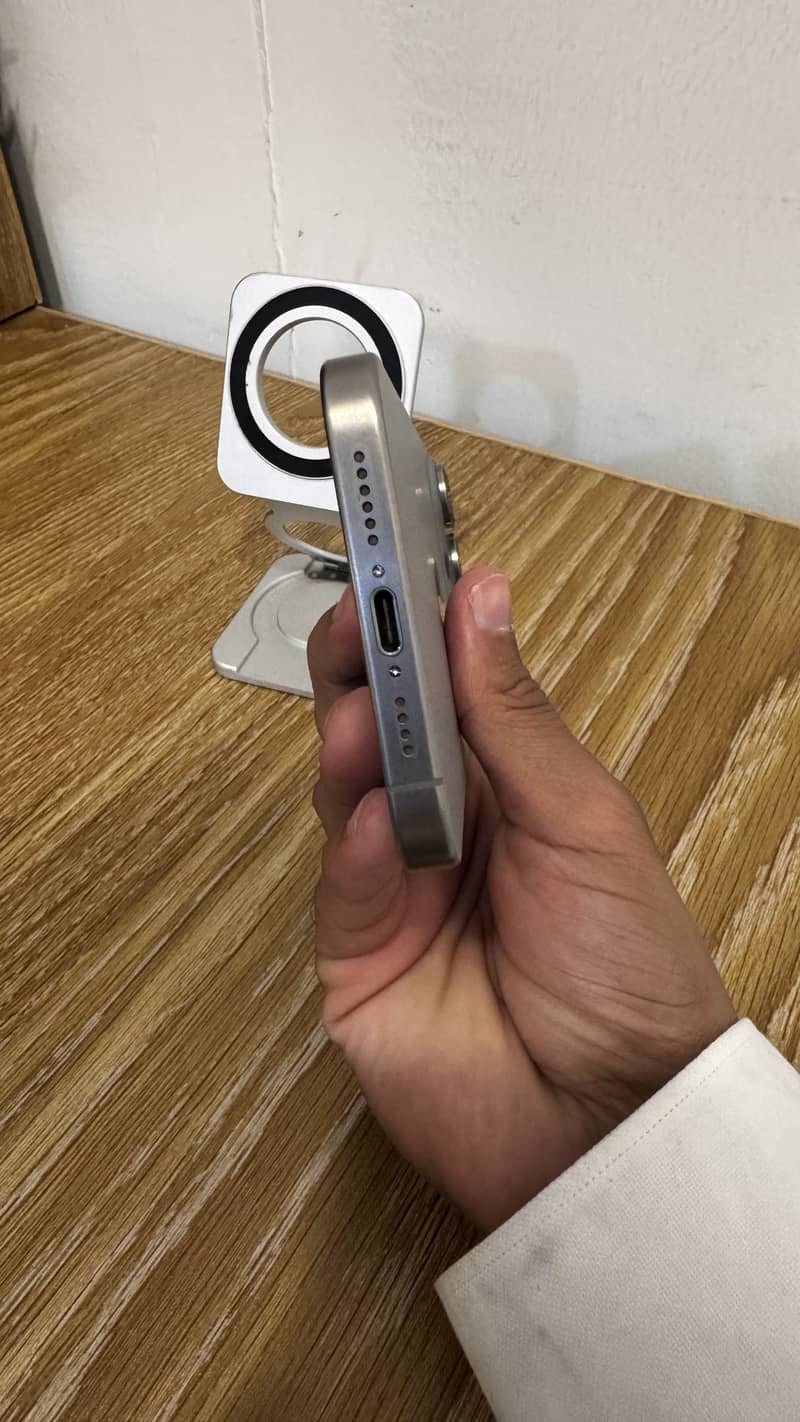 Apple iPhone 15 Pro Max 5