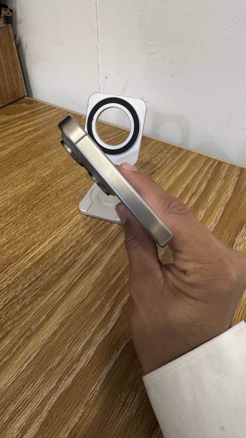 Apple iPhone 15 Pro Max 6