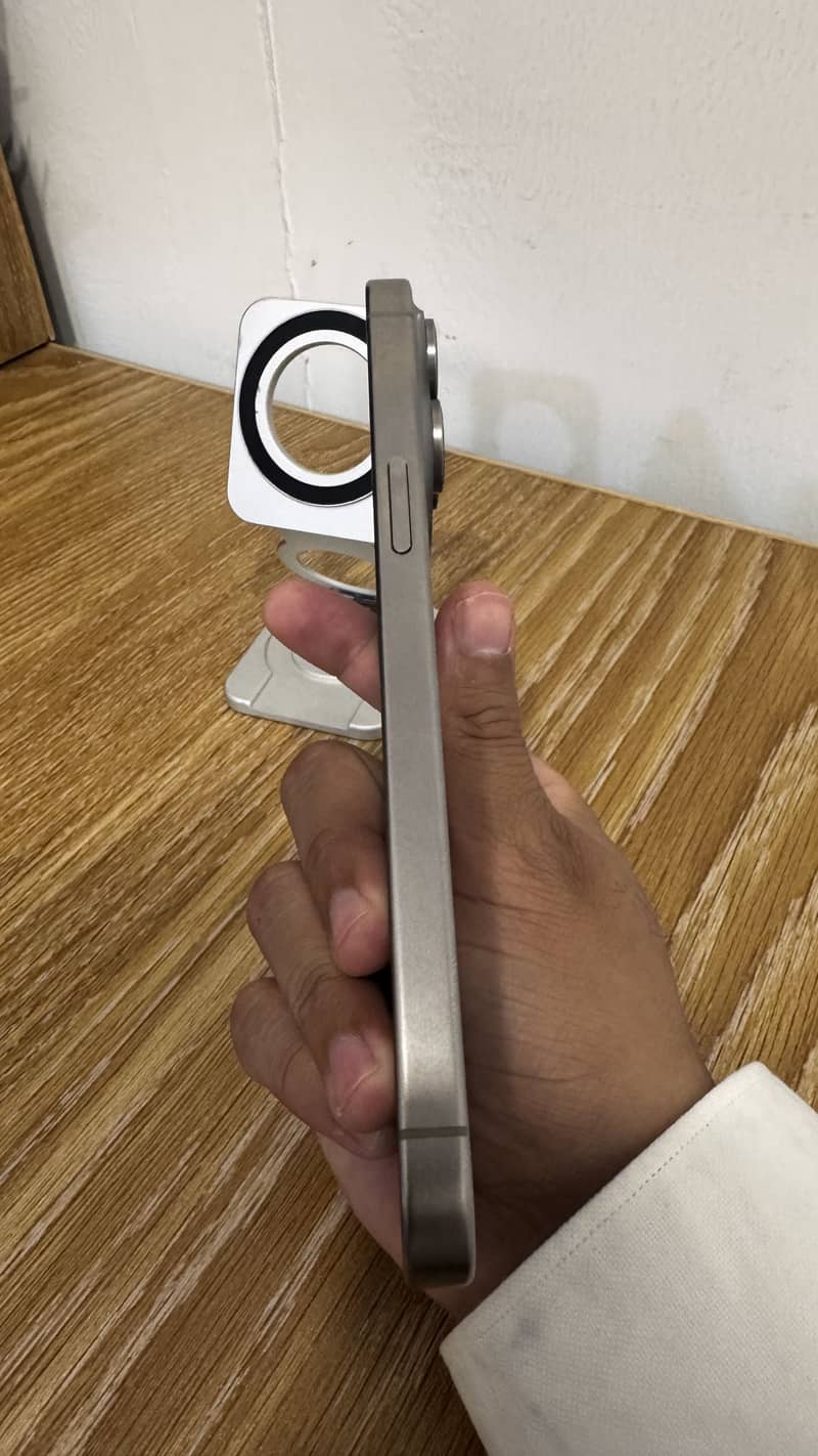 Apple iPhone 15 Pro Max 8