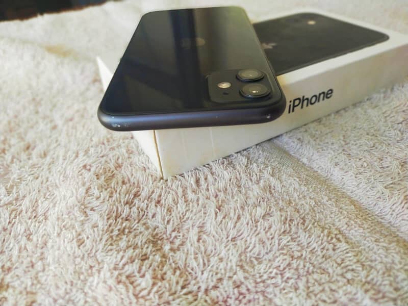 Apple iPhone 11 3