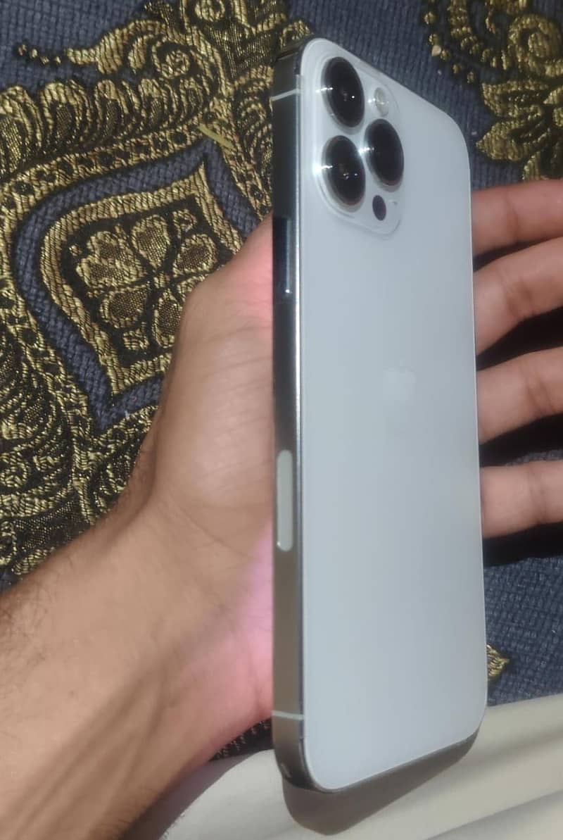 Apple iPhone 13 Pro Max 3